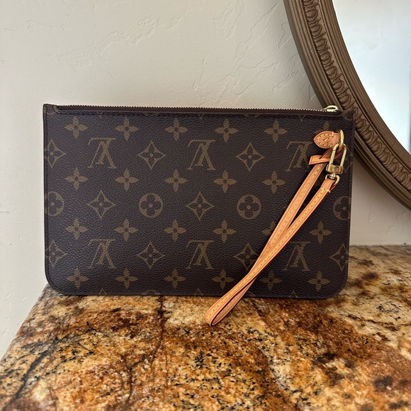 Authentic Louis Vuitton Neverfull MM Pouch - Picture 1 of 6